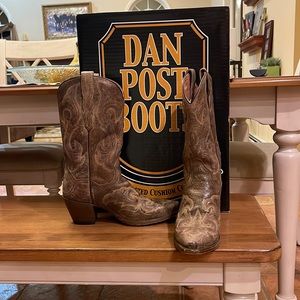 Woman’s Dan Post tan cowboy boots.
